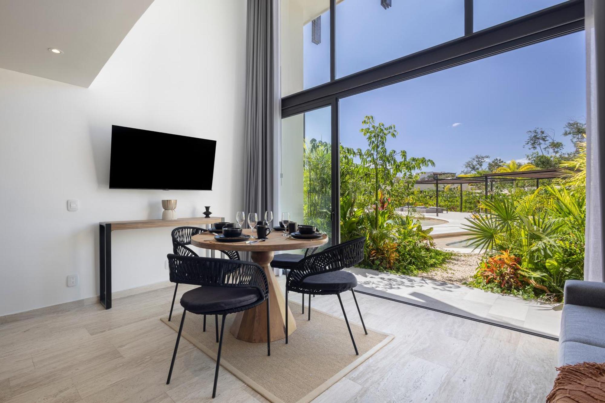 Mistiq Gardens 2 Apartment *
